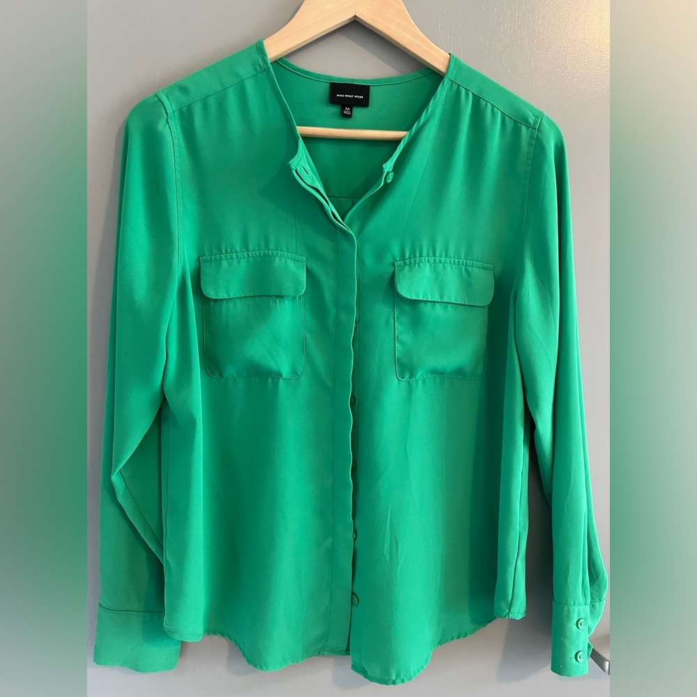 🌸 Who What Wear Medium Green Button Down Shirt